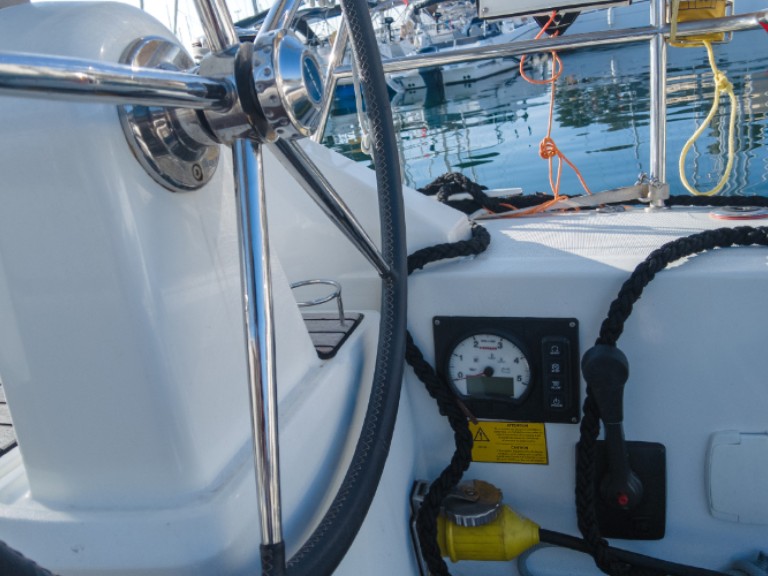 Sailboat for rent Bandol at the best price