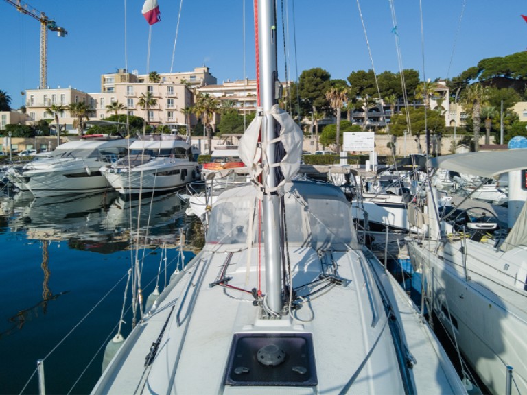 Bénéteau Oceanis 30.1 charter bareboat or captained in  Bandol