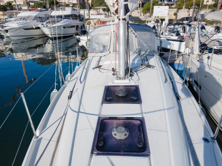 Bénéteau Oceanis 30.1 in Bandol on SamBoat