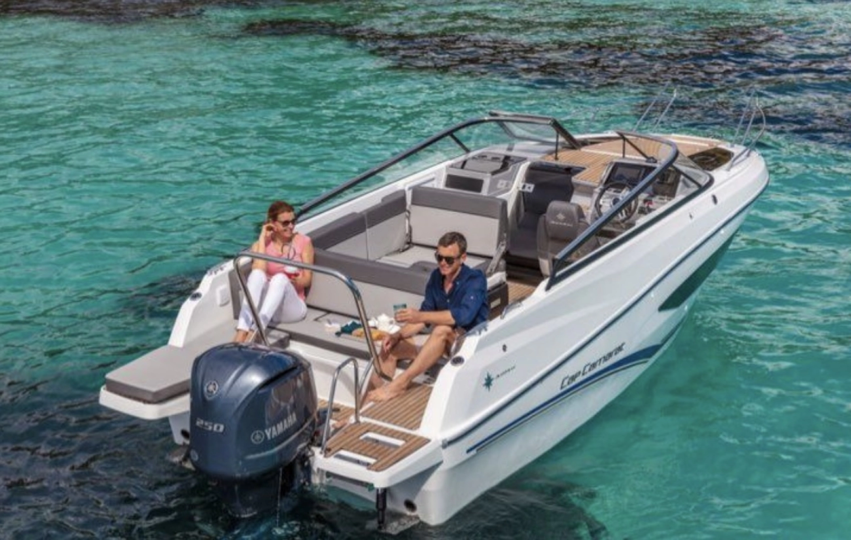 Motorboat rental with or without captain Jeanneau Saint-Aygulf