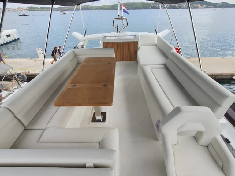 Yacht charter Seget Donji cheap Monte Carlo 52