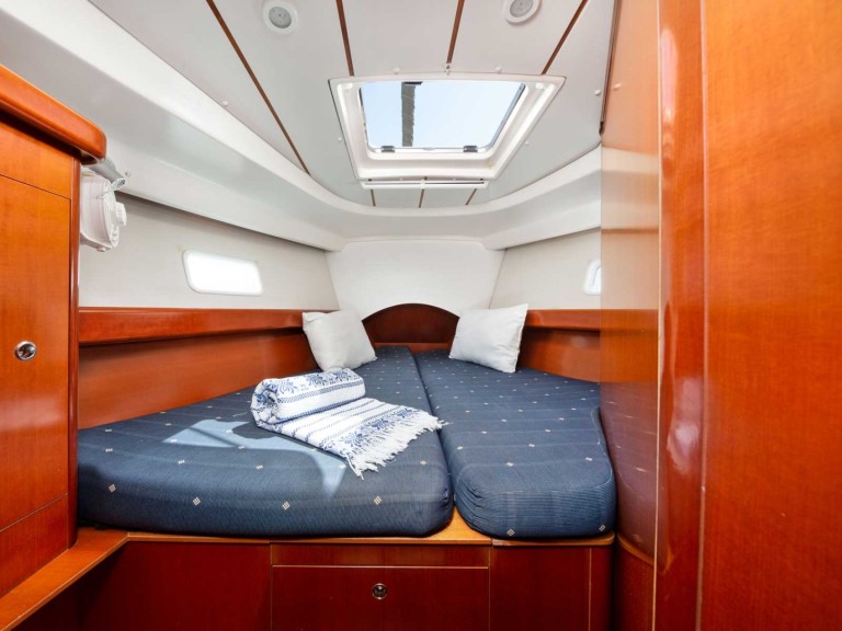 Sailboat for rent Préveza at the best price