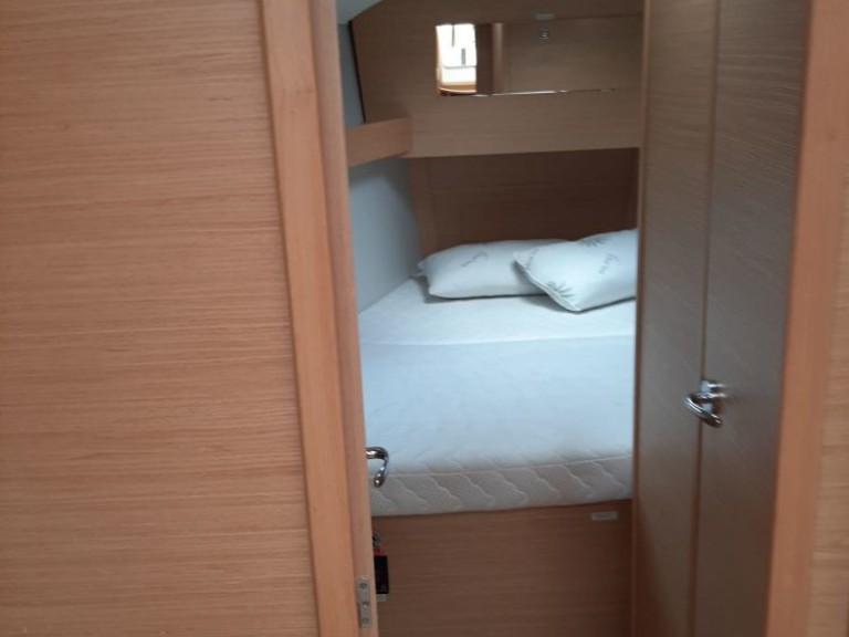 Dufour Dufour 390 in Furnari on SamBoat