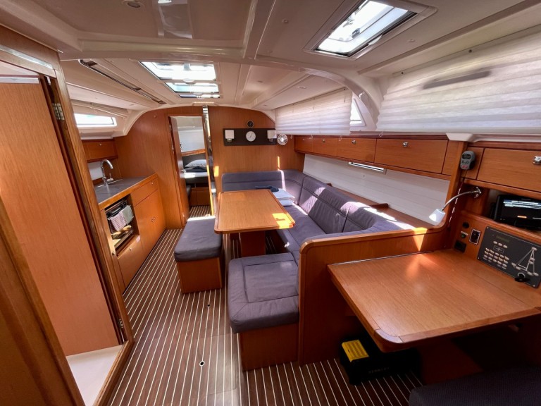 Bavaria Cruiser 41 in Marina (City) on SamBoat