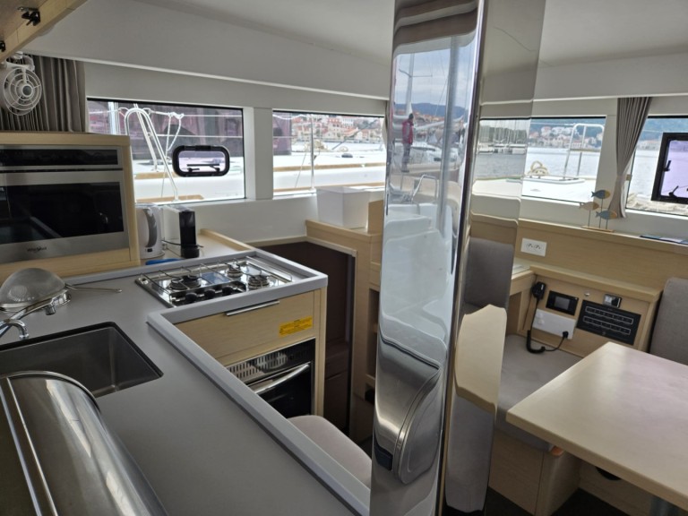 Lagoon Lagoon 40 in Trogir on SamBoat