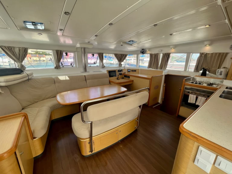 Boat rental Lagoon Lagoon 440 in Marina (City) on Samboat