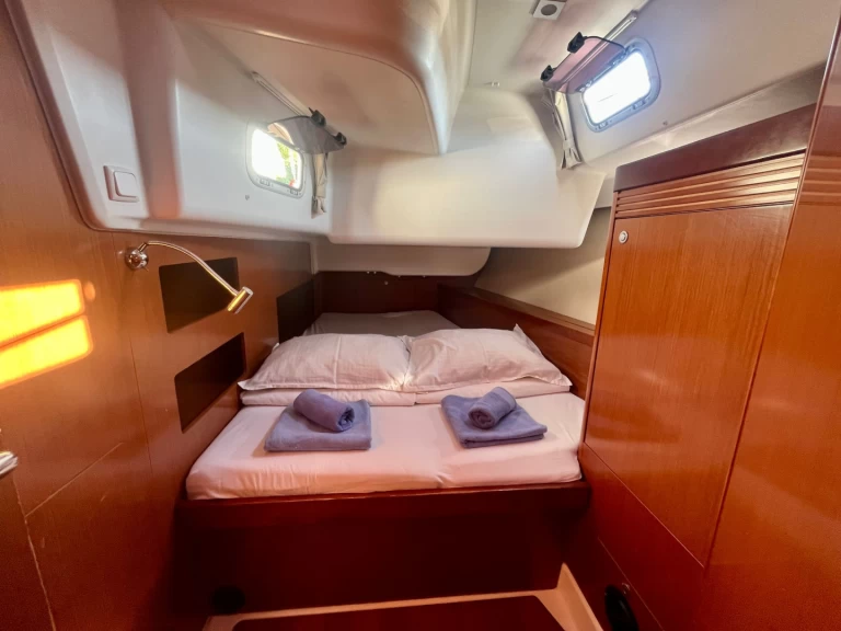 Boat rental Bénéteau Oceanis 50 Family in Marina (City) on Samboat