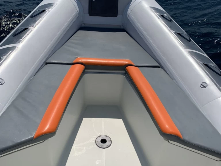 Kardis THUNDERBIRD 780 charter bareboat or captained in  Hyères