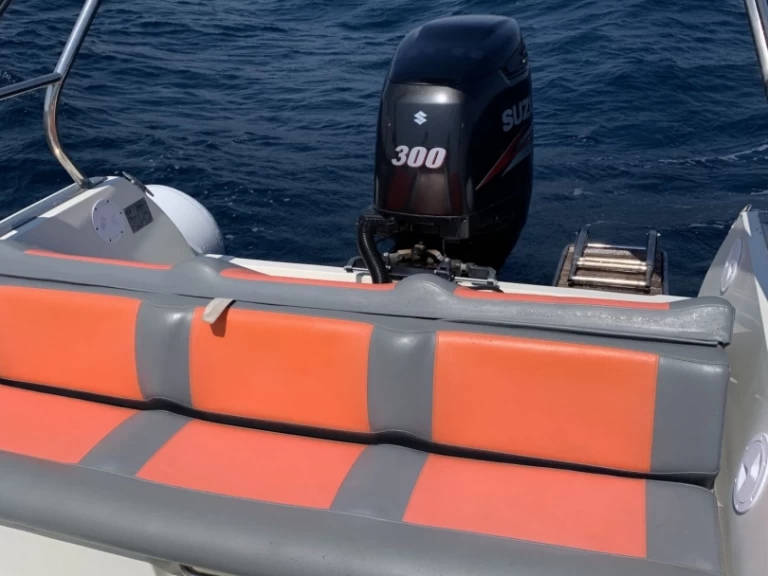 Kardis THUNDERBIRD 780 in Hyères on SamBoat