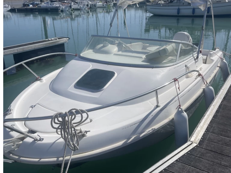 Motorboat rental in La Rochelle - Jeanneau Leader 545