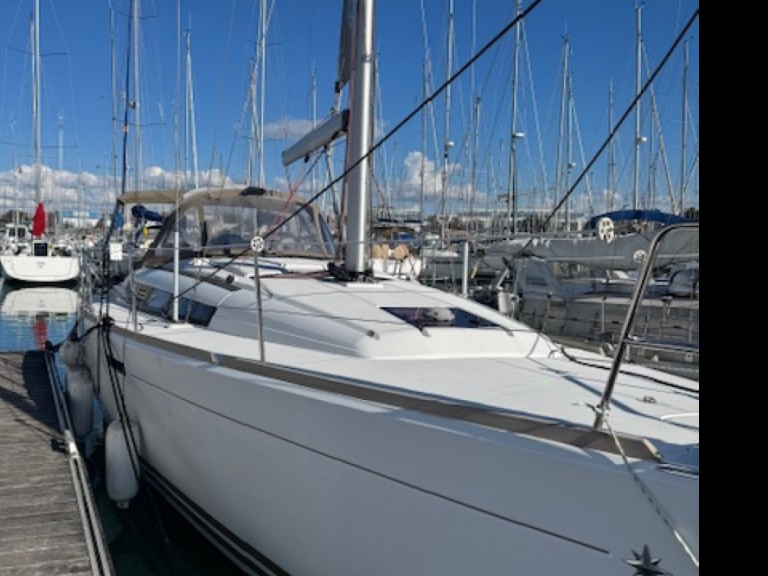 Sailboat for rent La Rochelle at the best price