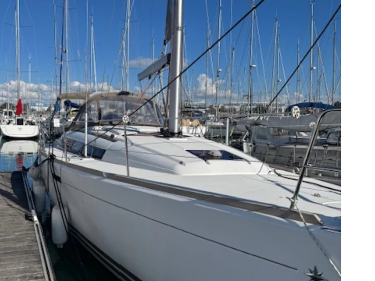 Sailboat for rent La Rochelle at the best price