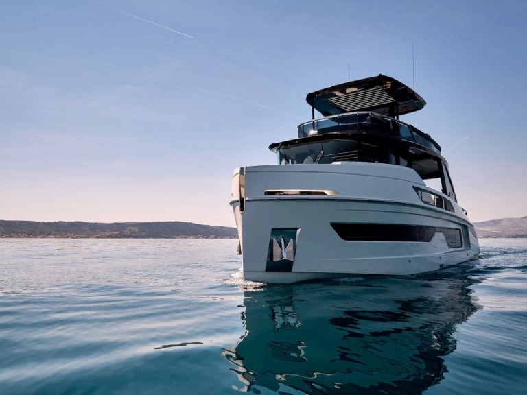 Luxury Yacht rental in Sukošan - Explorer Yacht Explorer Fly 62