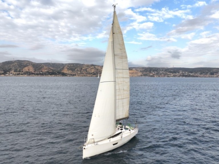 Sailboat rental in Marseille - Elan Elan E3