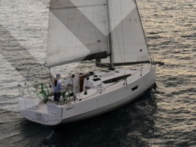 Boat rental Elan Elan E3 in Marseille on Samboat