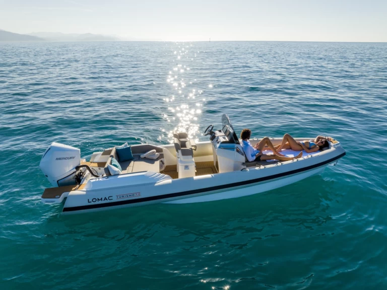 Boat rental Lomac Turismo 7.0 in Marina de Portimão on Samboat
