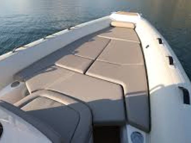 Lomac Turismo 7.0 charter bareboat or captained in  Marina de Portimão
