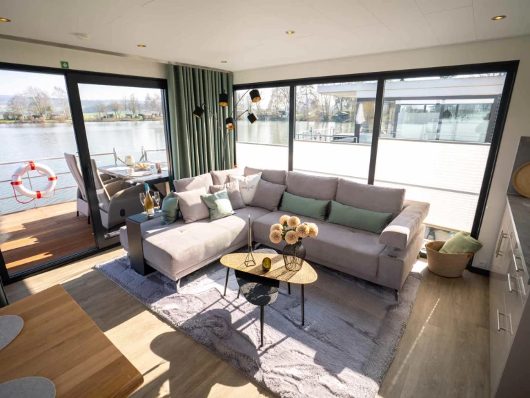 FLOATING 44 charter bareboat or captained in  Höxter