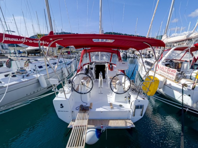 Bareboat Rental Sailboat Bénéteau with a boat licence