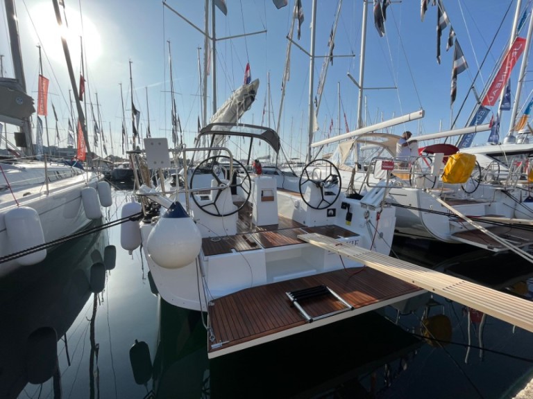 Rent a Bénéteau Oceanis 34.1 Split