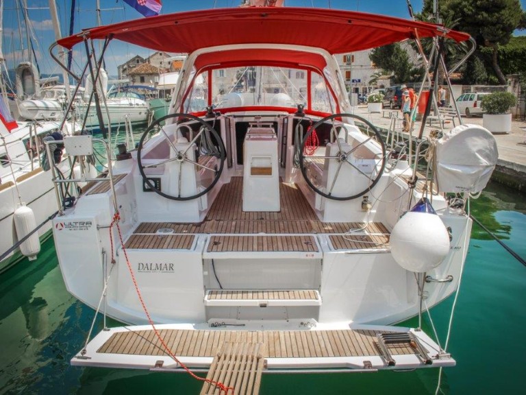 Sailboat rental in Pomer - Bénéteau Oceanis 35