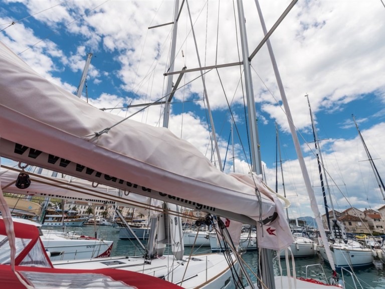 Yacht charter Split cheap Oceanis 35.1