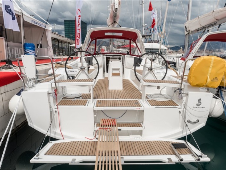 Sailboat rental in Split - Bénéteau Oceanis 38.1