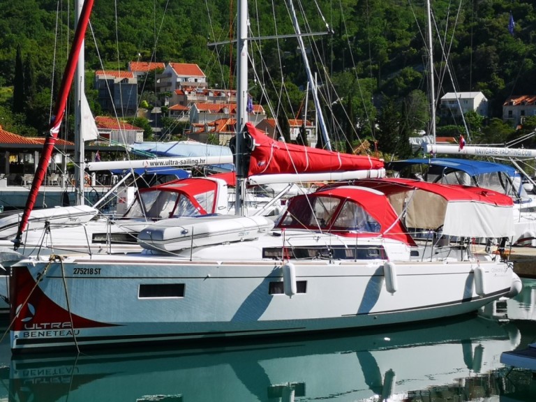 Bénéteau Oceanis 38.1 in Komolac on SamBoat