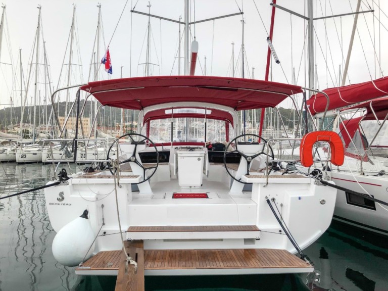 Sailboat for rent Komolac at the best price