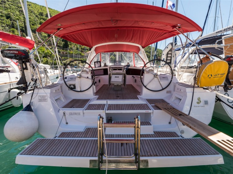 Rent a Bénéteau Oceanis 48 Pomer