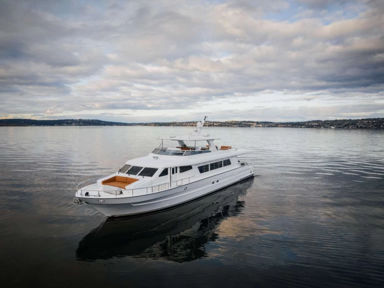 Luxury Yacht for rent Seattle at the best price