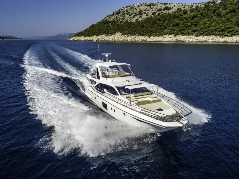 Azimut Azimut 66 in Trogir on SamBoat