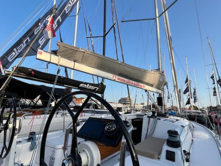 Rent a Bénéteau First 36 Split