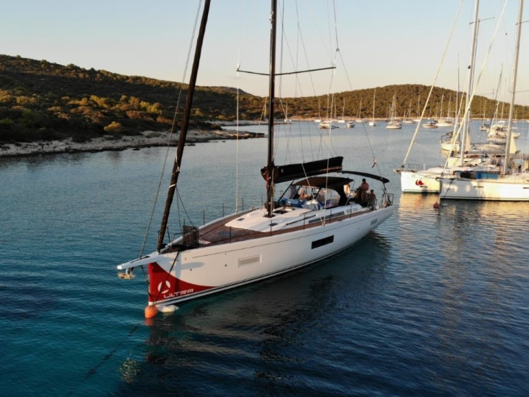 Bareboat Rental Sailboat Bénéteau with a boat licence