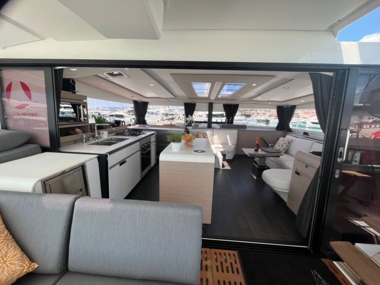 Rent a Fountaine Pajot Aura 51 Seget Donji
