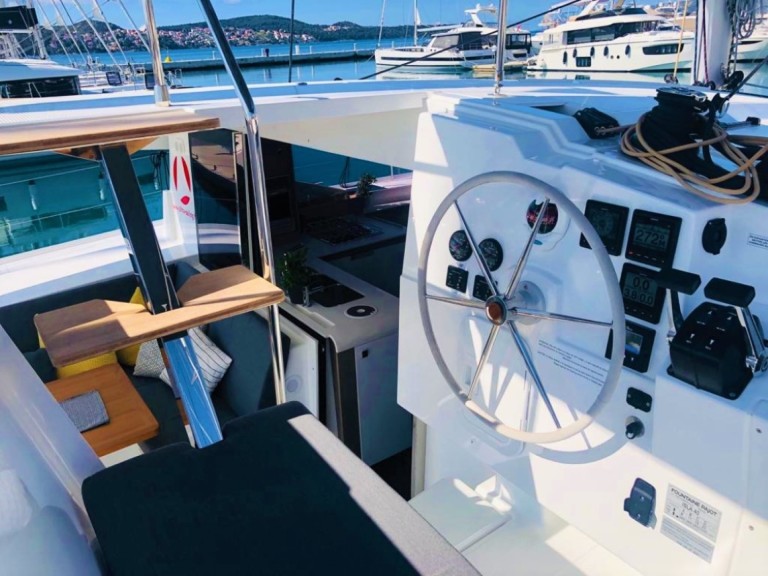 Boat rental Fountaine Pajot Isla 40 in Komolac on Samboat