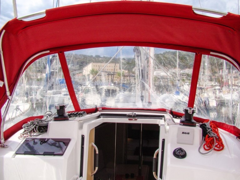 Rent a Bénéteau Oceanis 30.1 Split