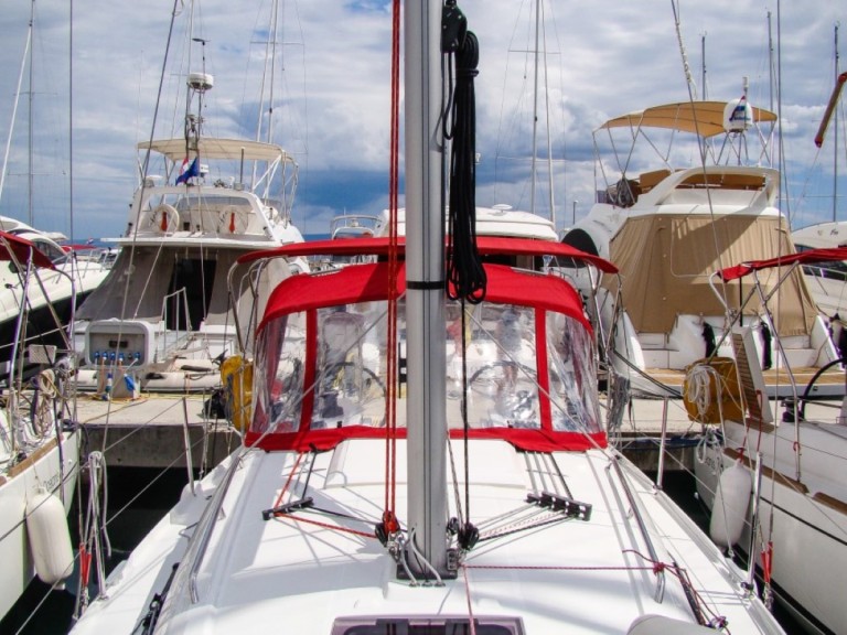 Yacht charter Split cheap Oceanis 30.1