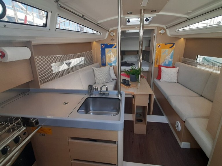 Bareboat Rental Sailboat Bénéteau with a boat licence