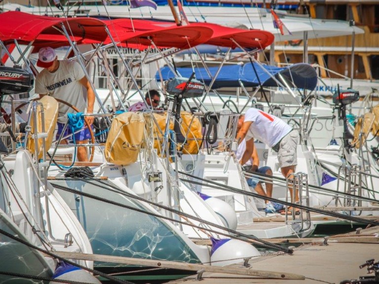 Boat rental Bénéteau Oceanis 35 in Pomer on Samboat