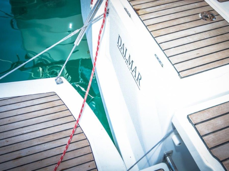 Sailboat for rent Pomer at the best price