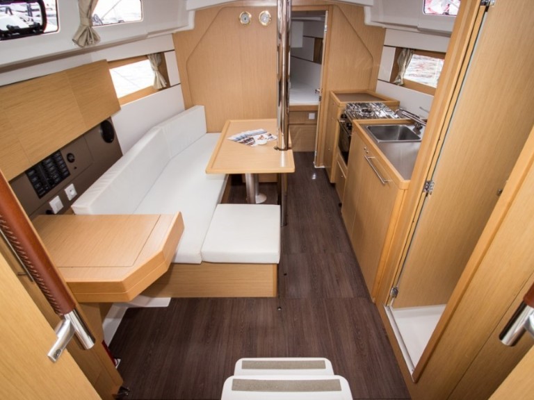 Sailboat rental with or without captain Bénéteau Split