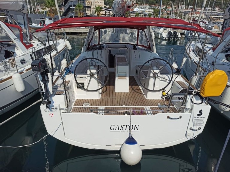 Boat rental Bénéteau Oceanis 35 in Split on Samboat