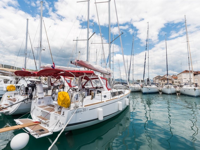 Bénéteau Oceanis 35.1 in Split on SamBoat