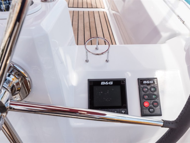 Yacht charter Split cheap Oceanis 35.1