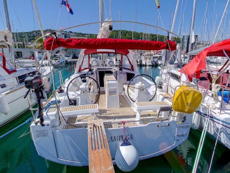 Bénéteau Oceanis 35.1 in Split on SamBoat