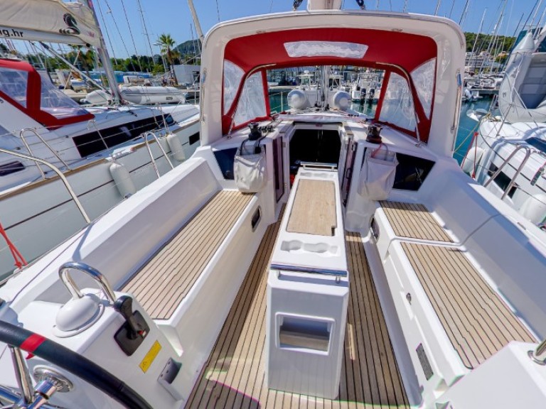 Yacht charter Split cheap Oceanis 35.1