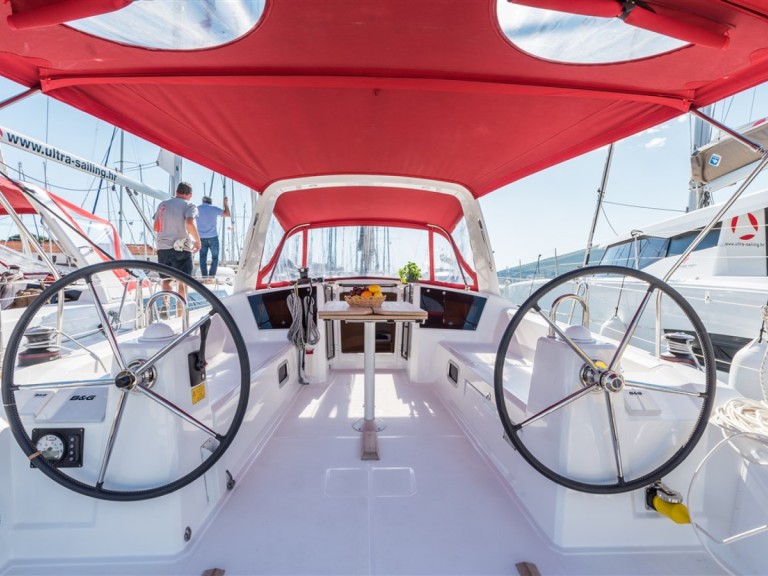 Rent a Bénéteau Oceanis 38 Pomer
