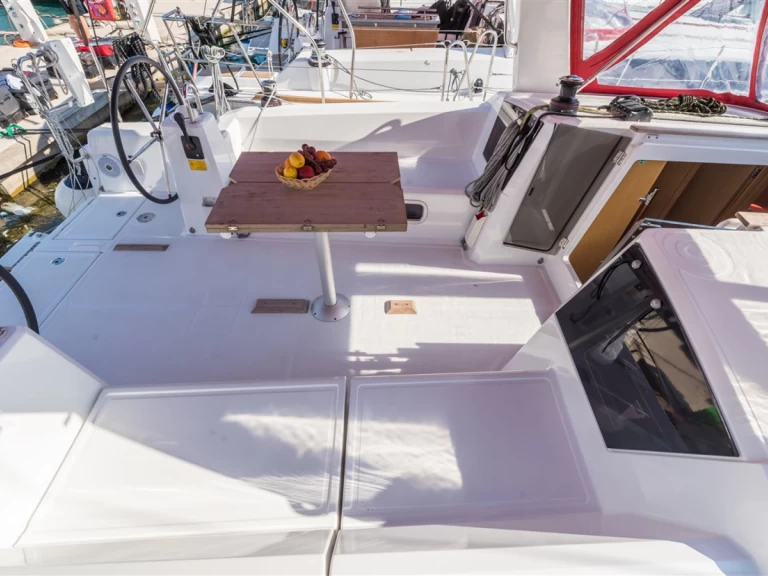 Sailboat for rent Pomer at the best price