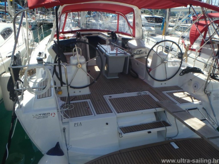 Bénéteau Oceanis 38.1 in Komolac on SamBoat
